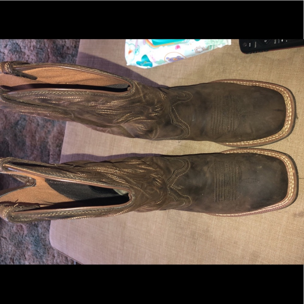 Men’s ariat boots. Waterproof. Basically new.